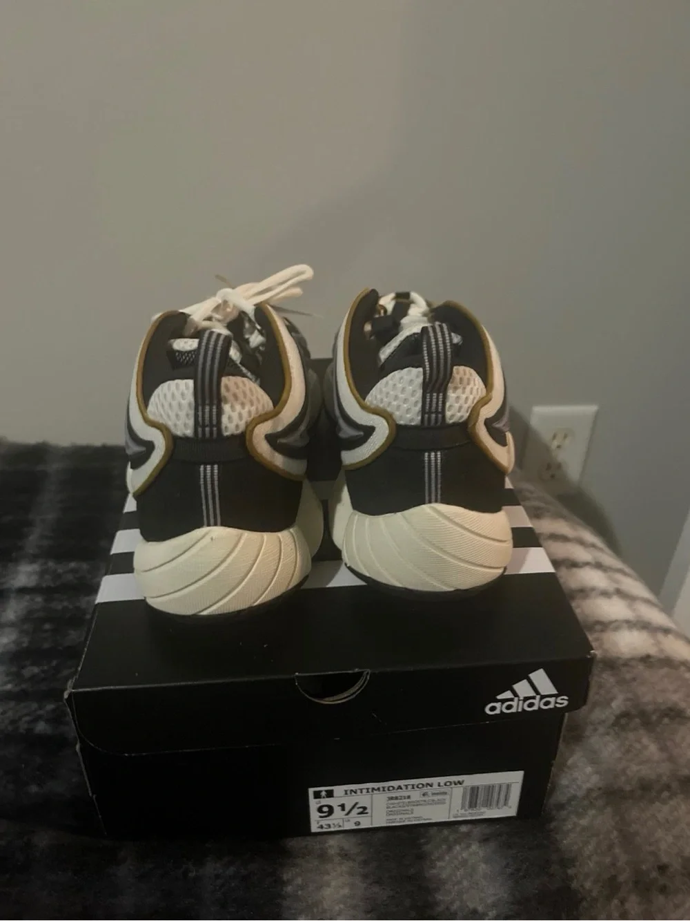 Adidas Intimidation Shoes Mens White Gold Athletic Sneakers! NWT!